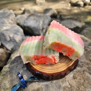 סבון  חמאת מנגו ,  שמנים רוז היפ ונבט חיטה