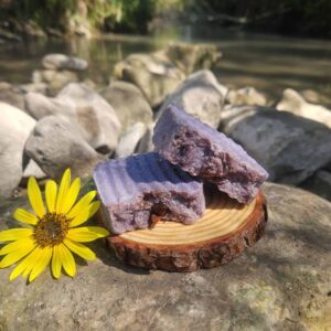 סבון  פילינג עם גרגירים של  חוחובה