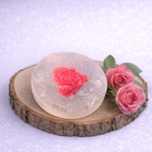 סבון גליצרין עם ריח של ורדים טריים