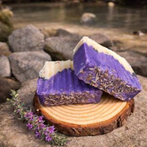 סבון עם לבנדר ושמן קלנדולה