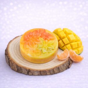 סבון מחלב עזים עם ריח של מנגו ומנדרינה