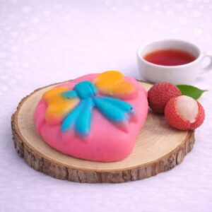 סבון מחלב עזים עם ריח של תה אדום עם ליצ'י