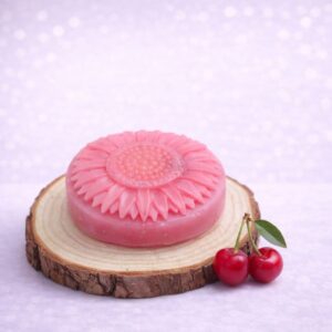 סבון חלב עזים עם ריח של דובדבנים