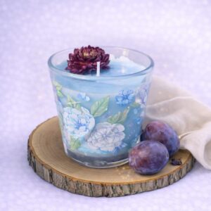 נר עם ריח של שזיפים וקשמיר